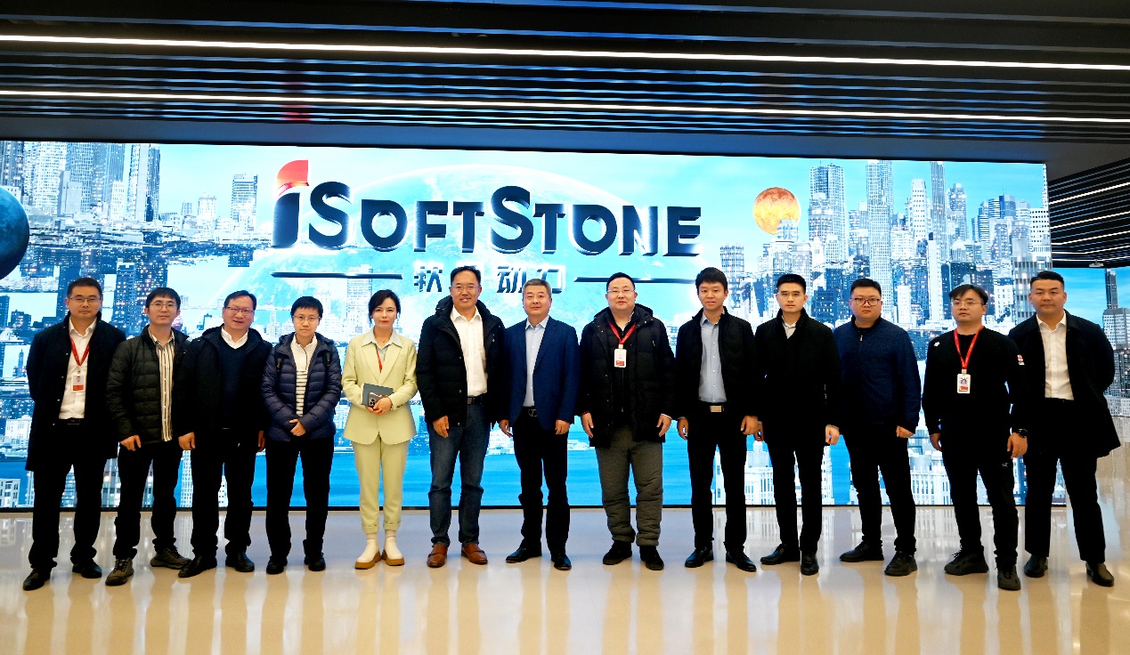 华为中国政企解决计划部副总裁董伟嗣一行  赴99499威尼斯动力考察交流、洽谈相助